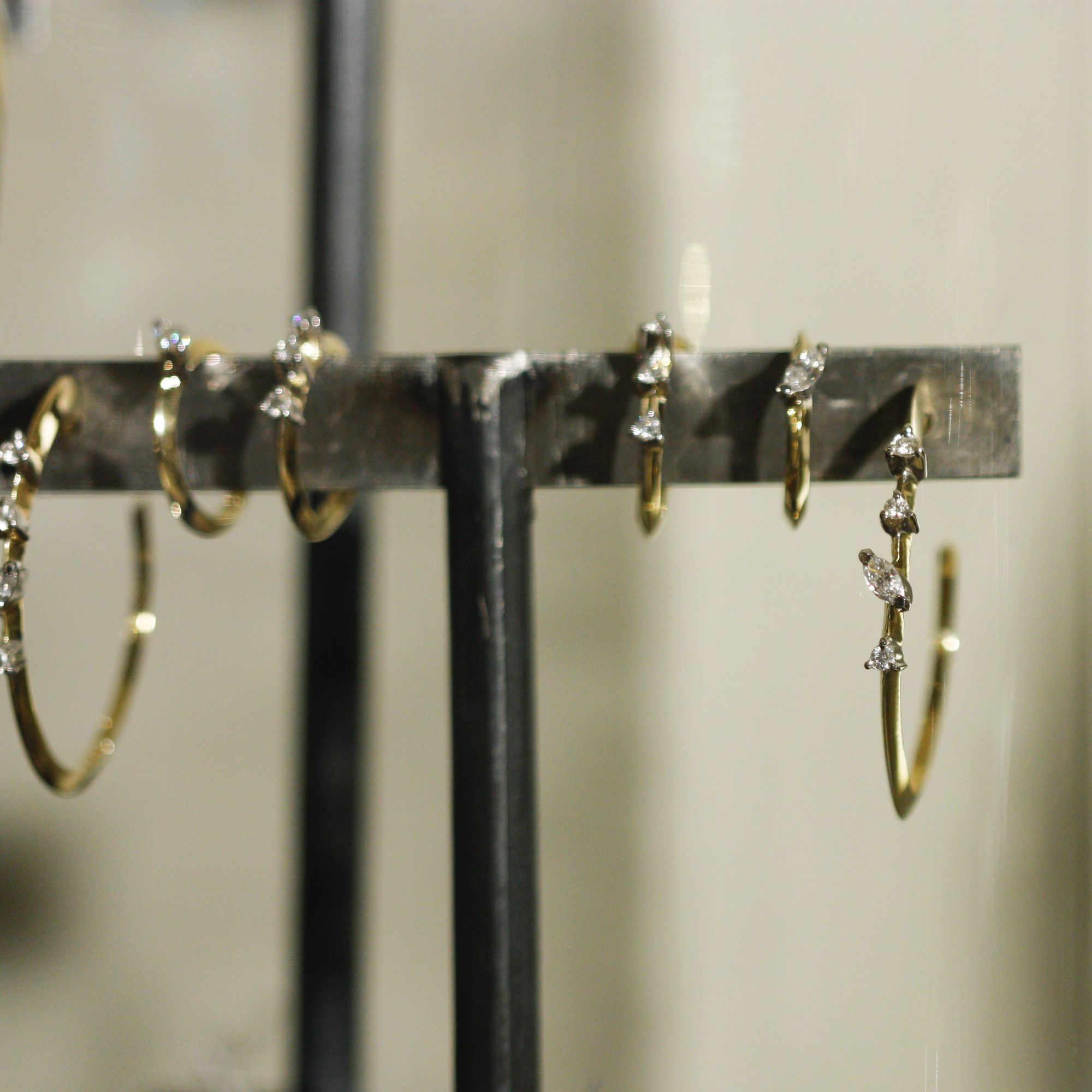 Yellow 'Balance' hoop earrings medium size  BALANCE | OR CERCHIO MEDIOAU18G CT.0,32
